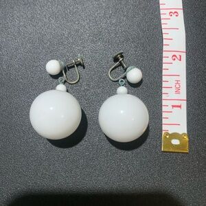 Vintage GLass White Clip-On Earrings